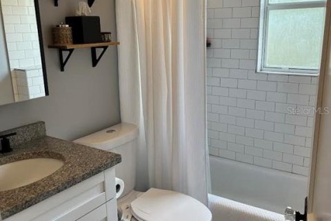 Commercial property in Saint Petersburg, Florida 4 bedrooms, 181.16 sq.m. № 1870539 - photo 2