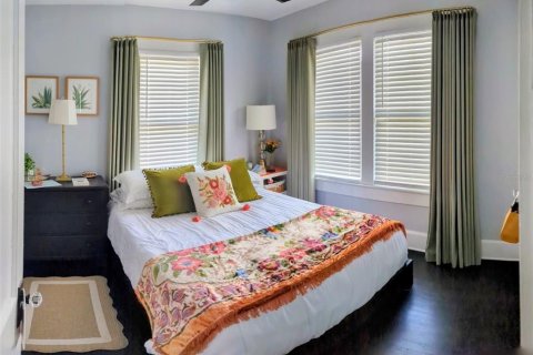 Commercial property in Saint Petersburg, Florida 4 bedrooms, 181.16 sq.m. № 1870539 - photo 6