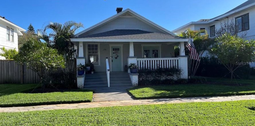 Commercial property in Saint Petersburg, Florida 4 bedrooms, 181.16 sq.m. № 1870539