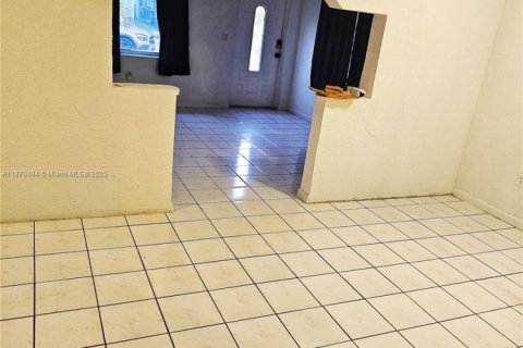 House in Fort Lauderdale, Florida 3 bedrooms, 126.35 sq.m. № 1978376 - photo 3