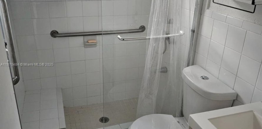 House in Fort Lauderdale, Florida 3 bedrooms, 126.35 sq.m. № 1978376