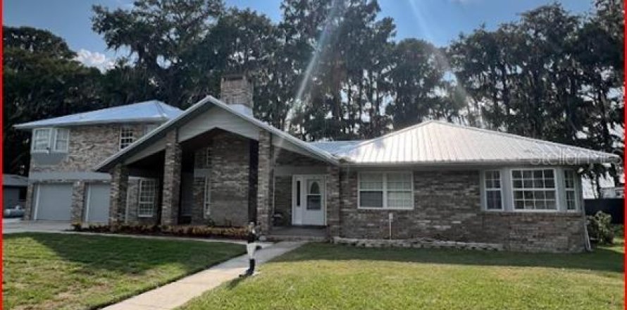 House in Hawthorne, Florida 4 bedrooms, 303.98 sq.m. № 1414602