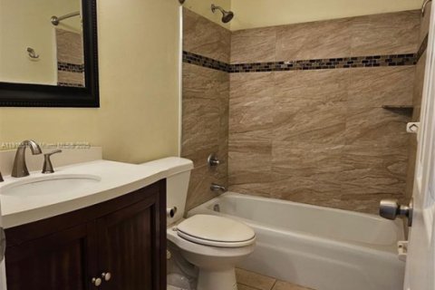 Condo in Coral Springs, Florida, 2 bedrooms  № 1971625 - photo 7