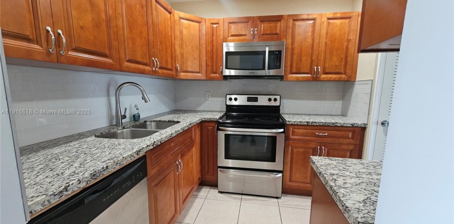 Condo in Coral Springs, Florida, 2 bedrooms  № 1971625