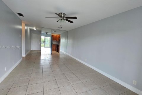 Condo in Coral Springs, Florida, 2 bedrooms  № 1971625 - photo 5