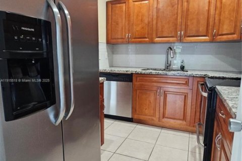 Condo in Coral Springs, Florida, 2 bedrooms  № 1971625 - photo 2