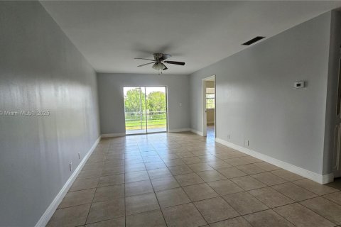 Condo in Coral Springs, Florida, 2 bedrooms  № 1971625 - photo 3