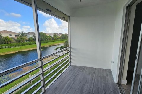 Condo in Coral Springs, Florida, 2 bedrooms  № 1971625 - photo 16