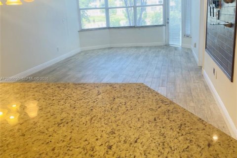 Copropriété à louer à Miami, Floride: 2 chambres, 92.34 m2 № 2387135 - photo 3