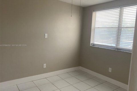 Copropriété à louer à Miami, Floride: 2 chambres, 92.34 m2 № 2387135 - photo 13