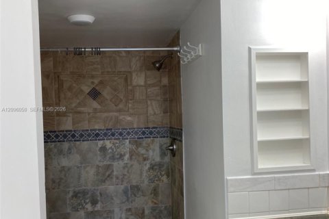 Copropriété à louer à Miami, Floride: 2 chambres, 92.34 m2 № 2387135 - photo 10