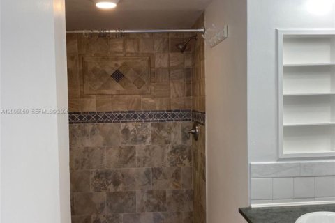 Copropriété à louer à Miami, Floride: 2 chambres, 92.34 m2 № 2387135 - photo 17