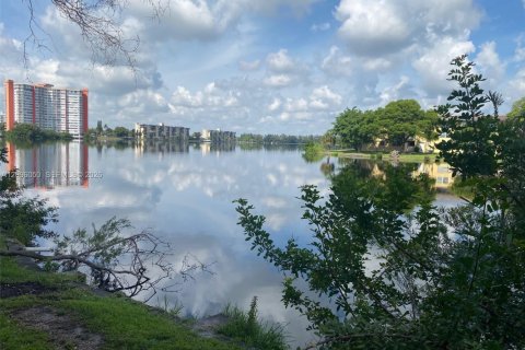 Copropriété à louer à Miami, Floride: 2 chambres, 92.34 m2 № 2387135 - photo 9