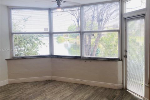 Copropriété à louer à Miami, Floride: 2 chambres, 92.34 m2 № 2387135 - photo 2