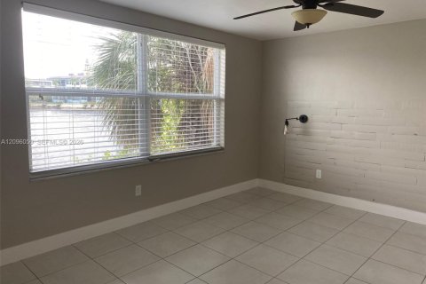 Copropriété à louer à Miami, Floride: 2 chambres, 92.34 m2 № 2387135 - photo 16