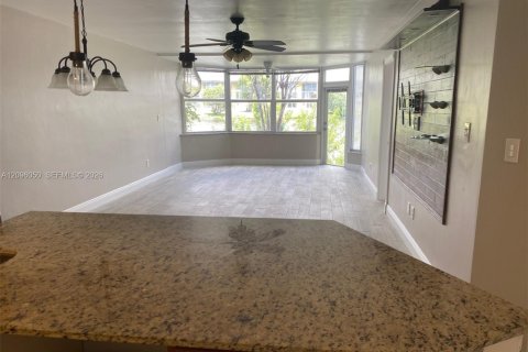 Copropriété à louer à Miami, Floride: 2 chambres, 92.34 m2 № 2387135 - photo 12
