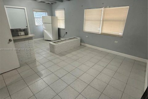 House in North Miami Beach, Florida 3 bedrooms, 99.5 sq.m. № 1976735 - photo 19