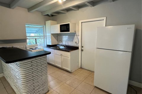 House in North Miami Beach, Florida 3 bedrooms, 99.5 sq.m. № 1976735 - photo 7