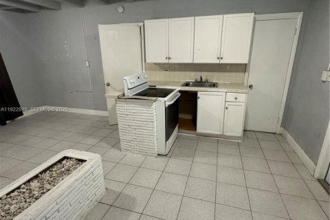 House in North Miami Beach, Florida 3 bedrooms, 99.5 sq.m. № 1976735 - photo 21