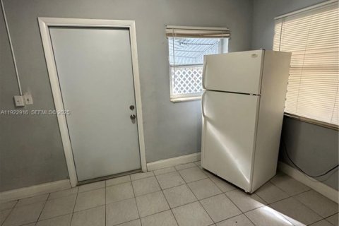 House in North Miami Beach, Florida 3 bedrooms, 99.5 sq.m. № 1976735 - photo 22