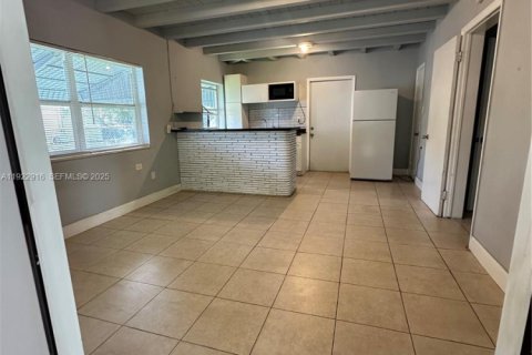 House in North Miami Beach, Florida 3 bedrooms, 99.5 sq.m. № 1976735 - photo 4