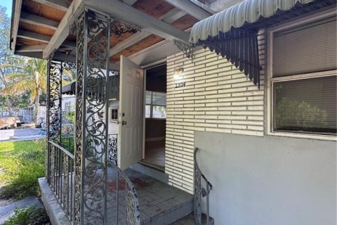 House in North Miami Beach, Florida 3 bedrooms, 99.5 sq.m. № 1976735 - photo 2