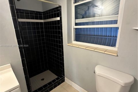 House in North Miami Beach, Florida 3 bedrooms, 99.5 sq.m. № 1976735 - photo 13