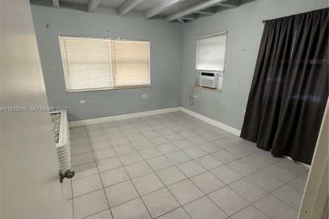 House in North Miami Beach, Florida 3 bedrooms, 99.5 sq.m. № 1976735 - photo 18
