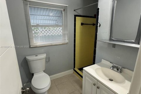House in North Miami Beach, Florida 3 bedrooms, 99.5 sq.m. № 1976735 - photo 16