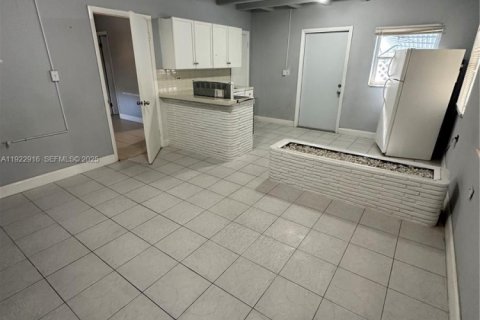 House in North Miami Beach, Florida 3 bedrooms, 99.5 sq.m. № 1976735 - photo 20
