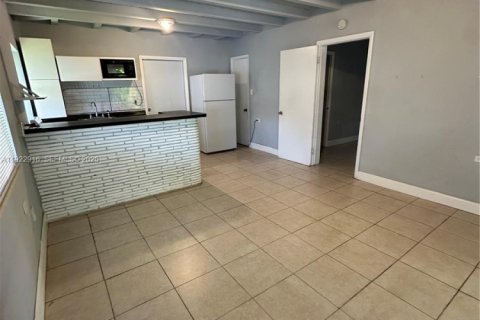 House in North Miami Beach, Florida 3 bedrooms, 99.5 sq.m. № 1976735 - photo 6