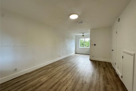 Снять в аренду квартиру в Форт-Лодердейл, Флорида 2 спальни, № 2049236 - фото 10