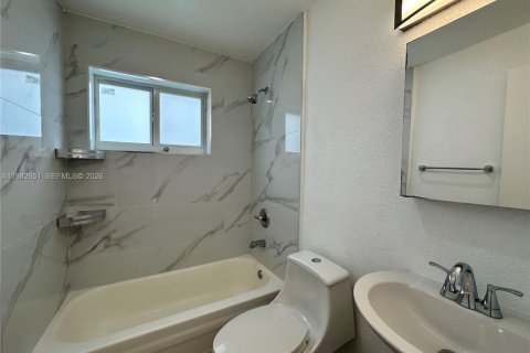 Снять в аренду квартиру в Форт-Лодердейл, Флорида 2 спальни, № 2049236 - фото 15