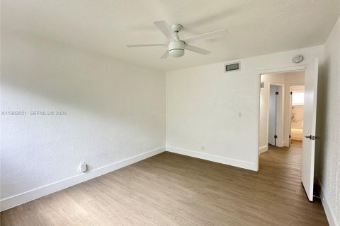 Снять в аренду квартиру в Форт-Лодердейл, Флорида 2 спальни, № 2049236 - фото 22