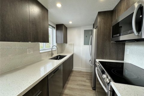 Снять в аренду квартиру в Форт-Лодердейл, Флорида 2 спальни, № 2049236 - фото 2