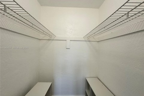 Снять в аренду квартиру в Форт-Лодердейл, Флорида 2 спальни, № 2049236 - фото 19