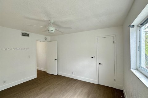 Снять в аренду квартиру в Форт-Лодердейл, Флорида 2 спальни, № 2049236 - фото 23