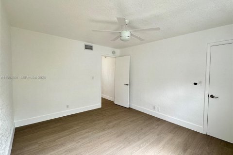 Снять в аренду квартиру в Форт-Лодердейл, Флорида 2 спальни, № 2049236 - фото 24