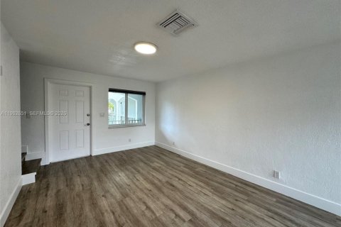 Снять в аренду квартиру в Форт-Лодердейл, Флорида 2 спальни, № 2049236 - фото 12