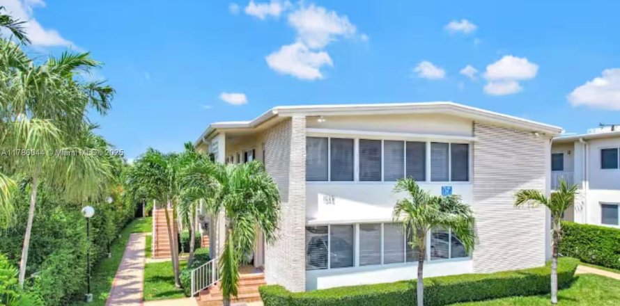 Condo à Bay Harbor Islands, Floride, 1 chambre № 1641290