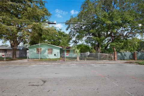 Villa ou maison à vendre à Miami, Floride: 3 chambres, 117.99 m2 № 1990731 - photo 8