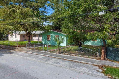 Villa ou maison à vendre à Miami, Floride: 3 chambres, 117.99 m2 № 1990731 - photo 22