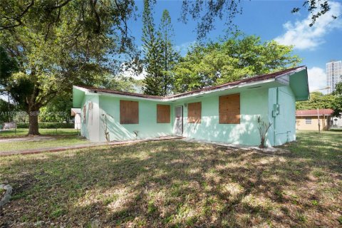 Villa ou maison à vendre à Miami, Floride: 3 chambres, 117.99 m2 № 1990731 - photo 15