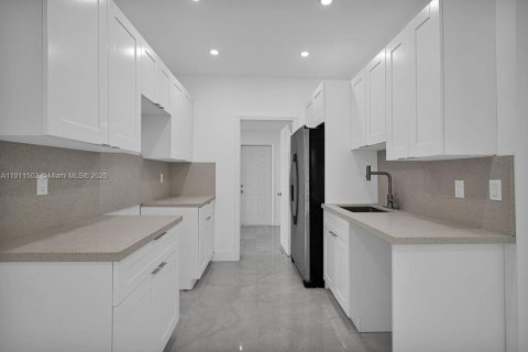 Villa ou maison à vendre à Miami Gardens, Floride: 3 chambres, 102.56 m2 № 1966792 - photo 5