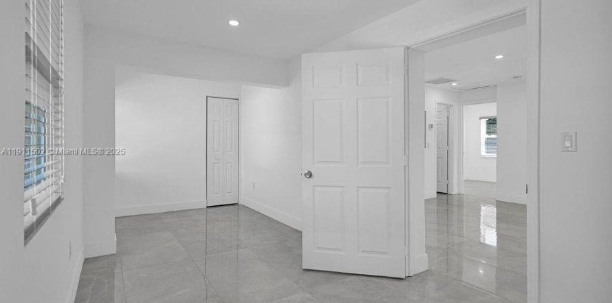 Villa ou maison à Miami Gardens, Floride 3 chambres, 102.56 m2 № 1966792