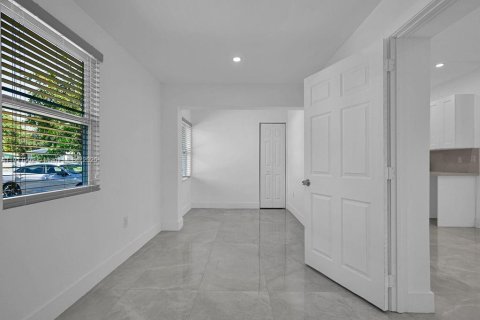 Villa ou maison à vendre à Miami Gardens, Floride: 3 chambres, 102.56 m2 № 1966792 - photo 2