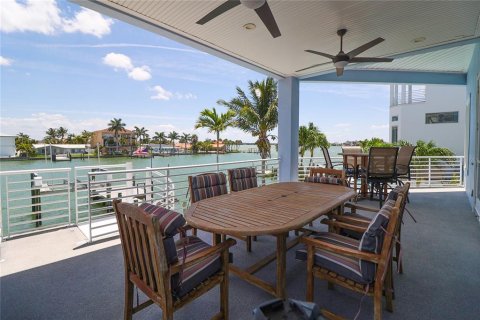 Casa en venta en Treasure Island, Florida, 4 dormitorios, 427.26 m2 № 1598659 - foto 15