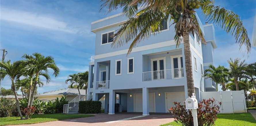 Casa en Treasure Island, Florida 4 dormitorios, 427.26 m2 № 1598659