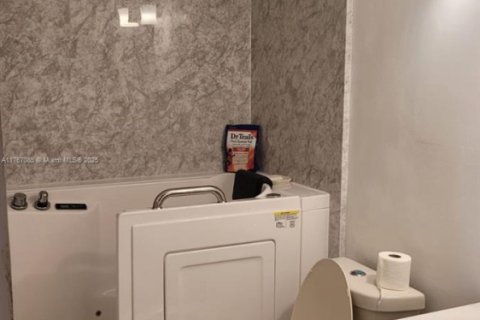 Condominio en venta en Deerfield Beach, Florida, 1 dormitorio, 54.35 m2 № 1787265 - foto 11