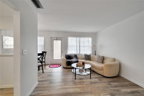 Condo in Saint Petersburg, Florida, 1 bedroom  № 1732711 - photo 18